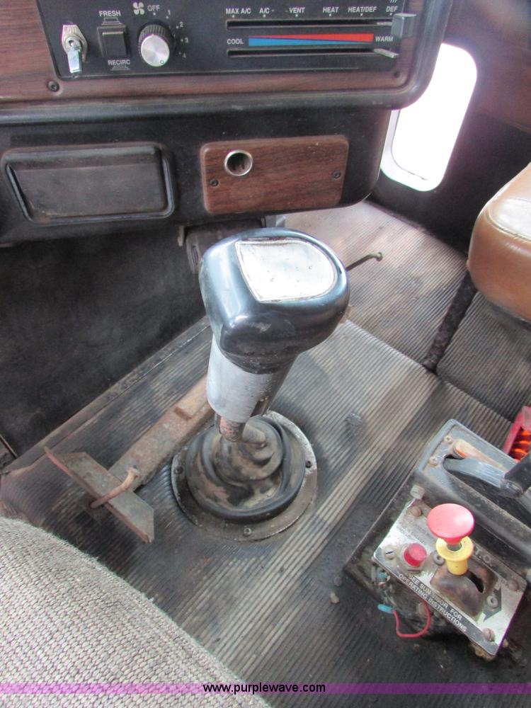 image for item I6552 1993 Freightliner FLD112 dump truck