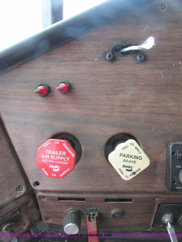 image for item I6552 1993 Freightliner FLD112 dump truck