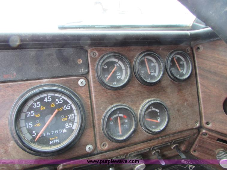 image for item I6552 1993 Freightliner FLD112 dump truck