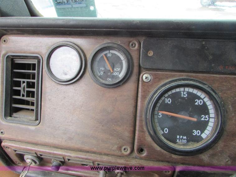 image for item I6552 1993 Freightliner FLD112 dump truck