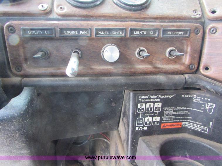 image for item I6552 1993 Freightliner FLD112 dump truck