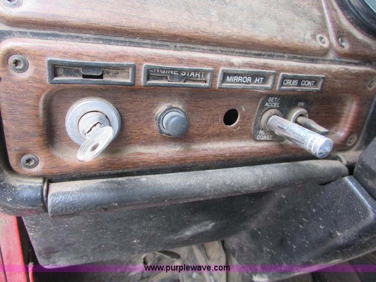 image for item I6552 1993 Freightliner FLD112 dump truck