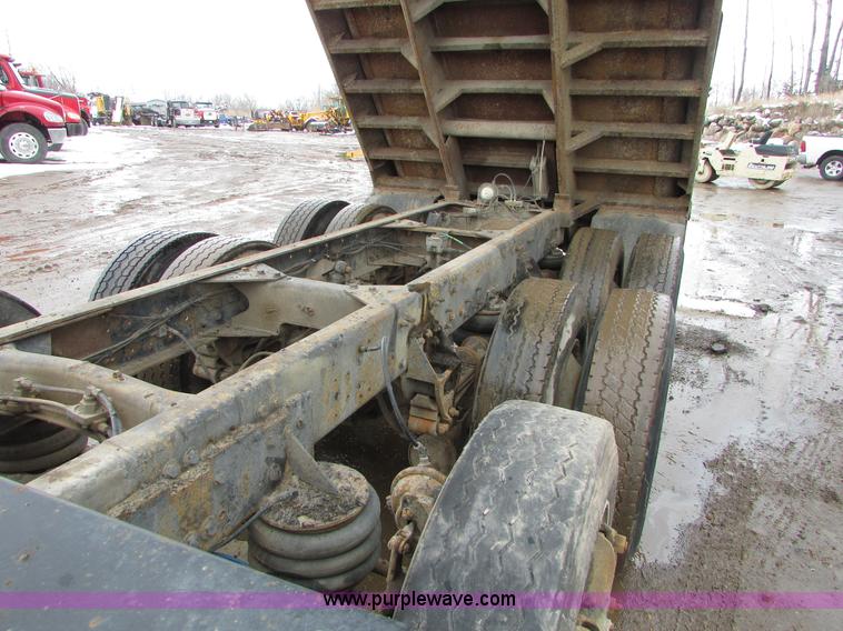 image for item I6552 1993 Freightliner FLD112 dump truck