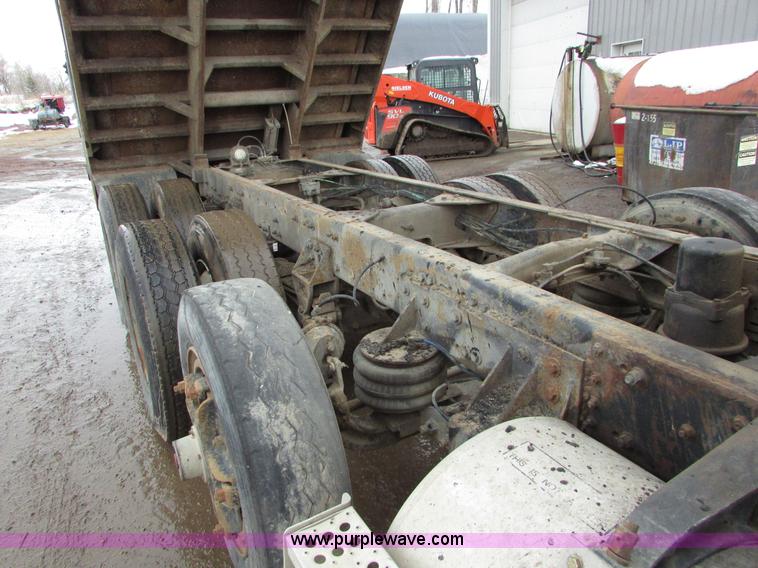 image for item I6552 1993 Freightliner FLD112 dump truck