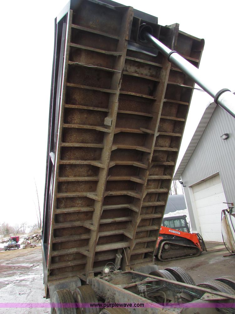 image for item I6552 1993 Freightliner FLD112 dump truck