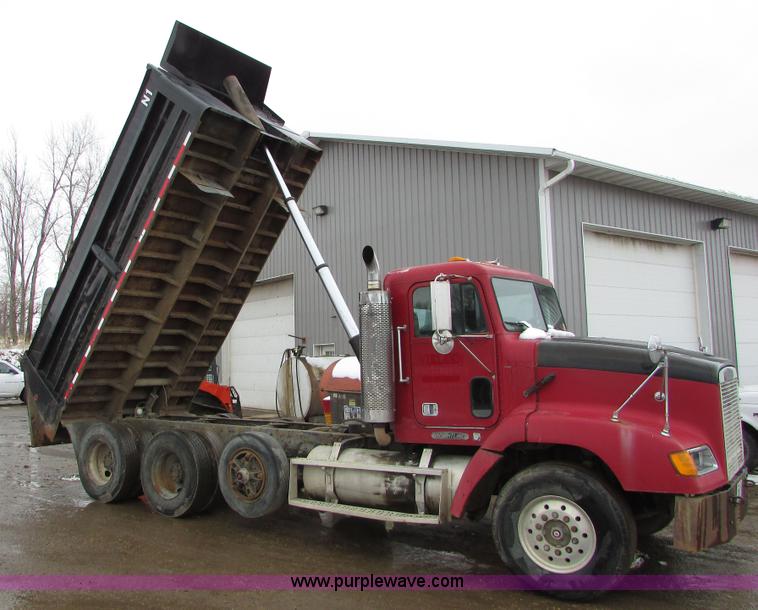 image for item I6552 1993 Freightliner FLD112 dump truck