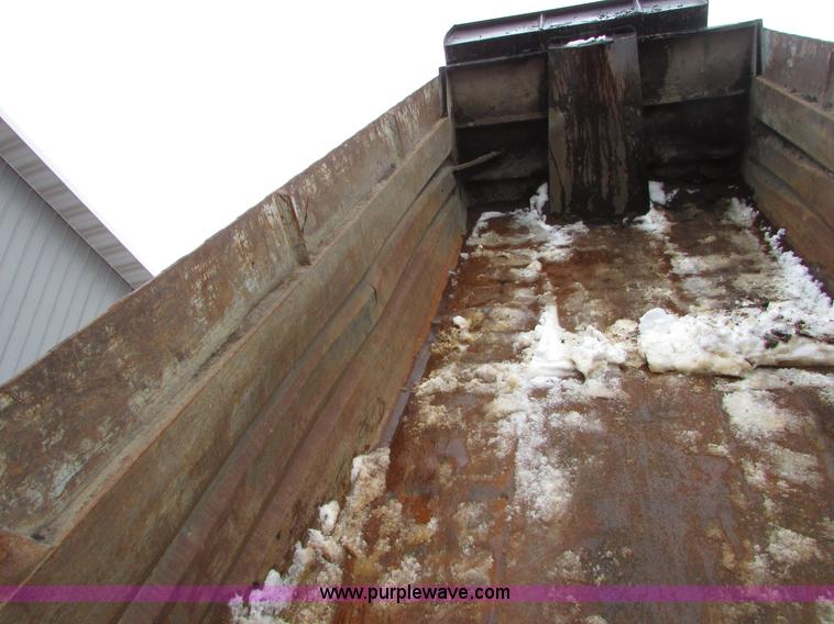 image for item I6552 1993 Freightliner FLD112 dump truck