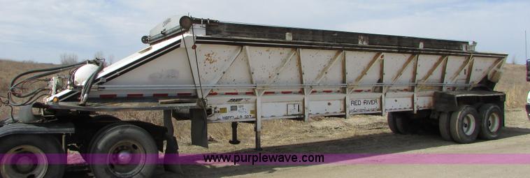 image for item I6558 1994 Red River LB237 live bottom trailer