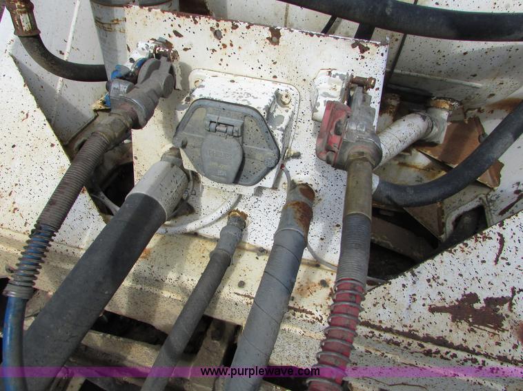 image for item I6558 1994 Red River LB237 live bottom trailer