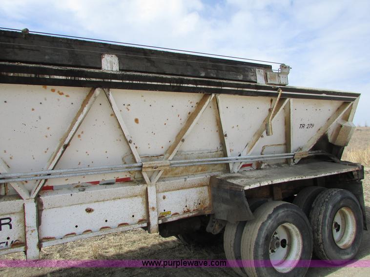 image for item I6558 1994 Red River LB237 live bottom trailer