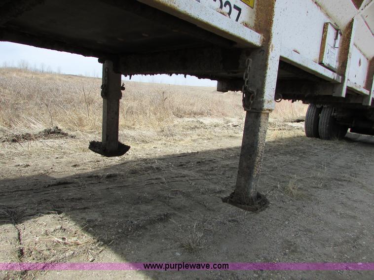 image for item I6558 1994 Red River LB237 live bottom trailer