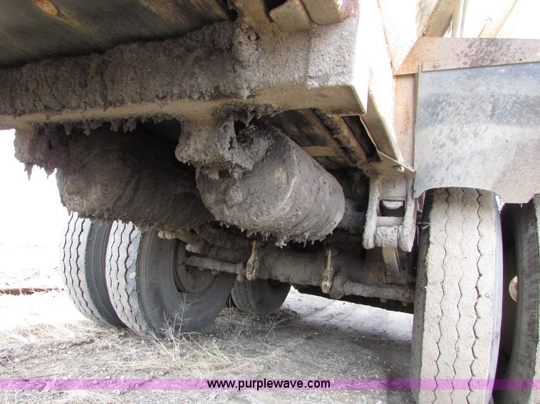 image for item I6558 1994 Red River LB237 live bottom trailer