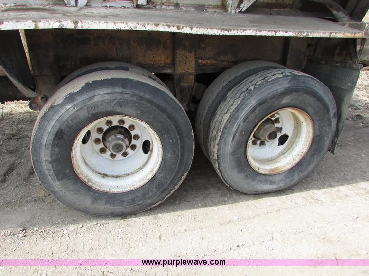 image for item I6558 1994 Red River LB237 live bottom trailer