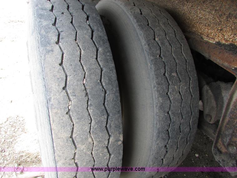 image for item I6558 1994 Red River LB237 live bottom trailer