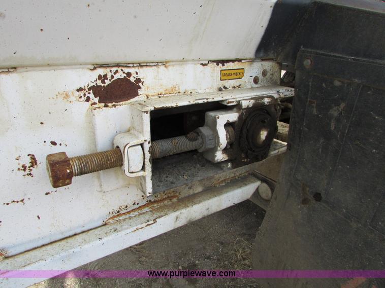 image for item I6558 1994 Red River LB237 live bottom trailer