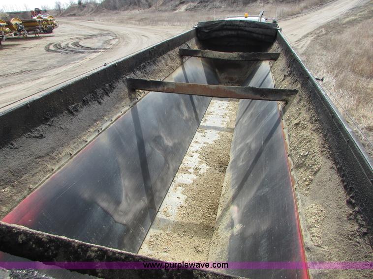 image for item I6558 1994 Red River LB237 live bottom trailer