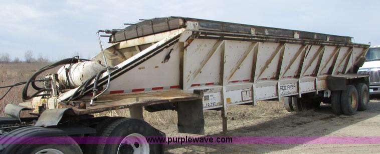 image for item I6559 1994 Red River LB237 live bottom trailer