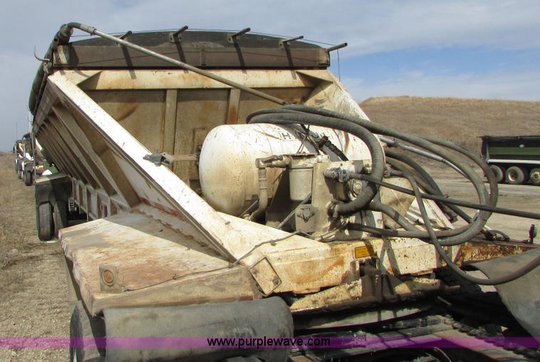 image for item I6559 1994 Red River LB237 live bottom trailer