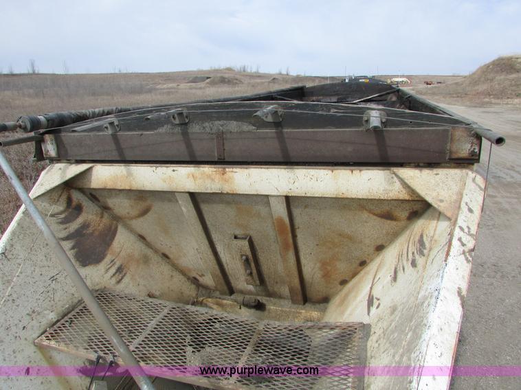 image for item I6559 1994 Red River LB237 live bottom trailer