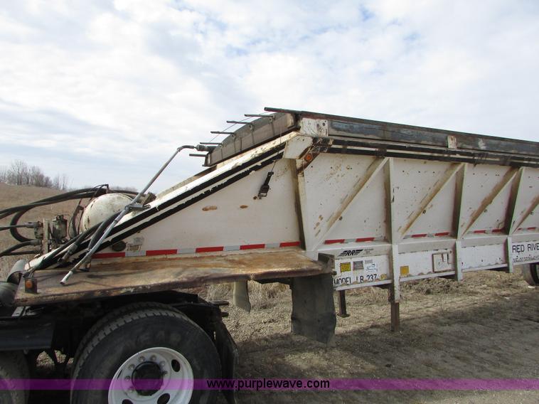image for item I6559 1994 Red River LB237 live bottom trailer