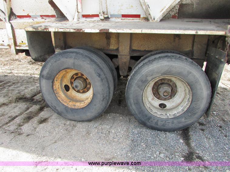 image for item I6559 1994 Red River LB237 live bottom trailer