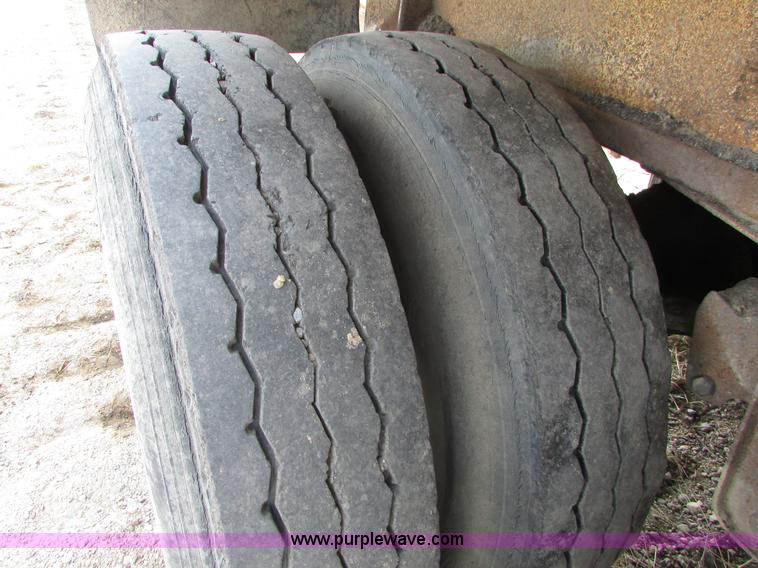 image for item I6559 1994 Red River LB237 live bottom trailer