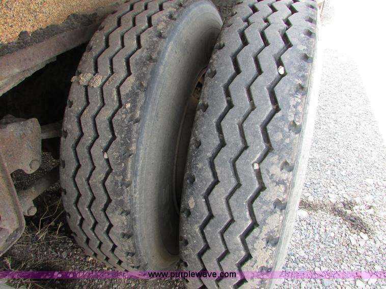 image for item I6559 1994 Red River LB237 live bottom trailer