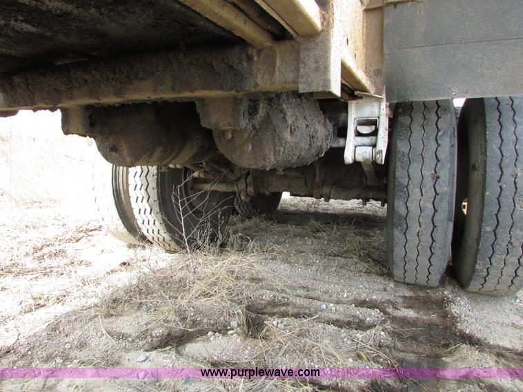 image for item I6559 1994 Red River LB237 live bottom trailer