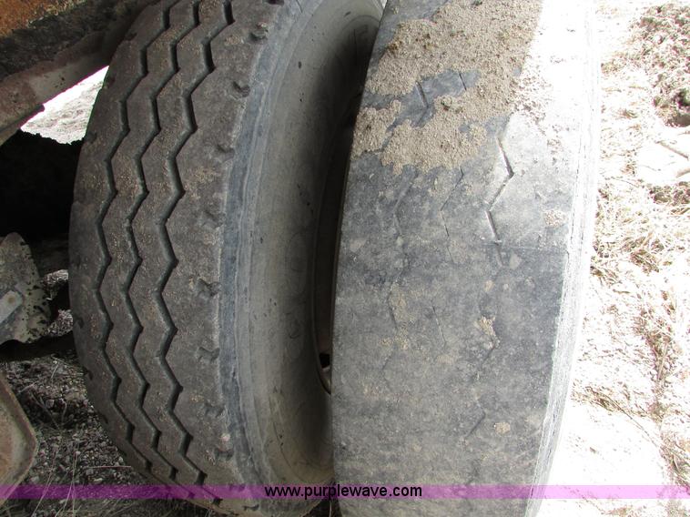 image for item I6559 1994 Red River LB237 live bottom trailer