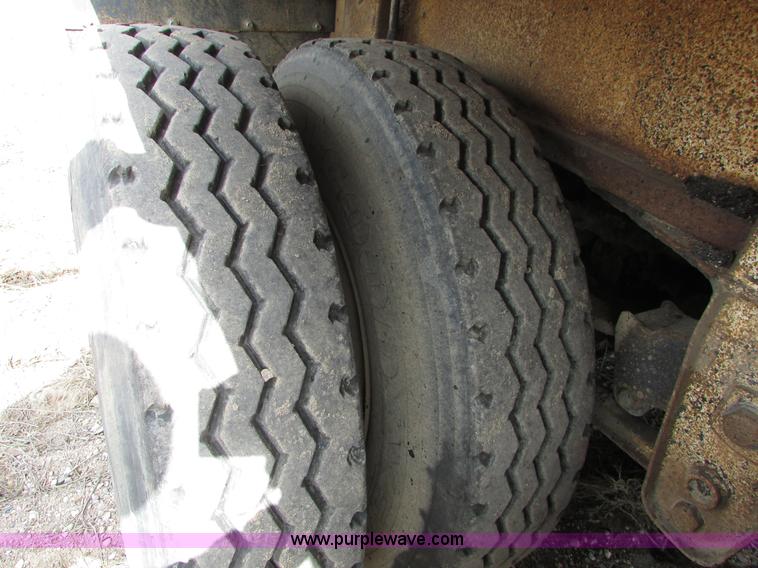 image for item I6559 1994 Red River LB237 live bottom trailer