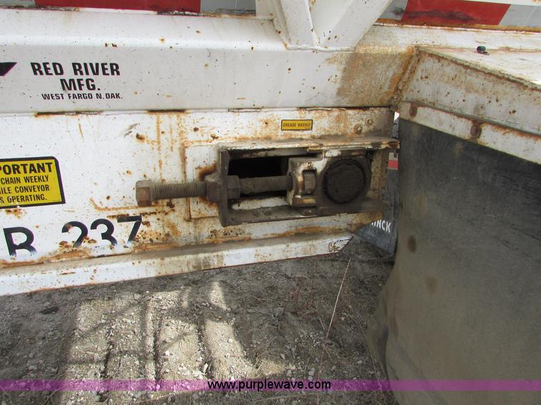 image for item I6559 1994 Red River LB237 live bottom trailer