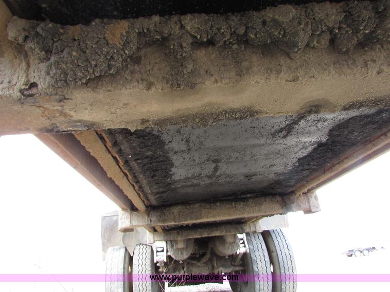 image for item I6559 1994 Red River LB237 live bottom trailer