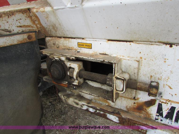 image for item I6559 1994 Red River LB237 live bottom trailer