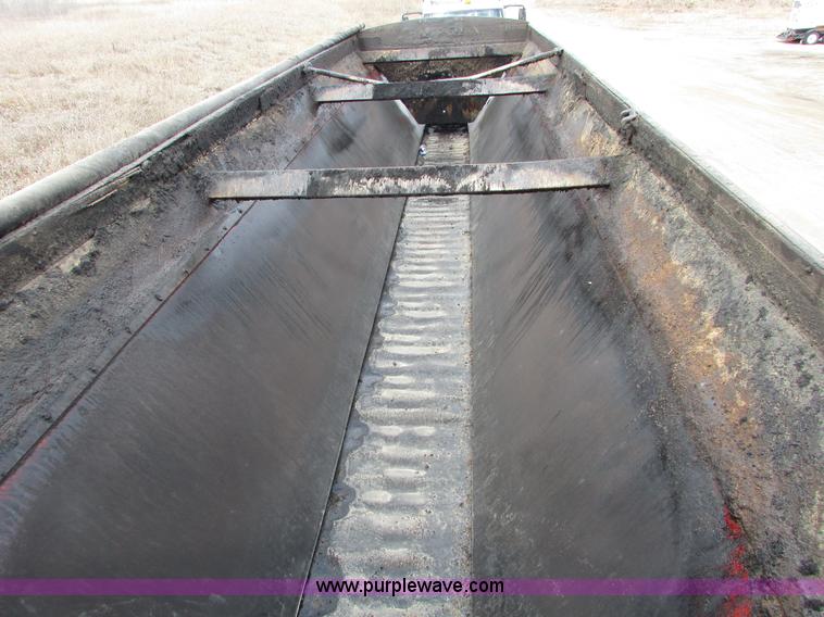 image for item I6559 1994 Red River LB237 live bottom trailer