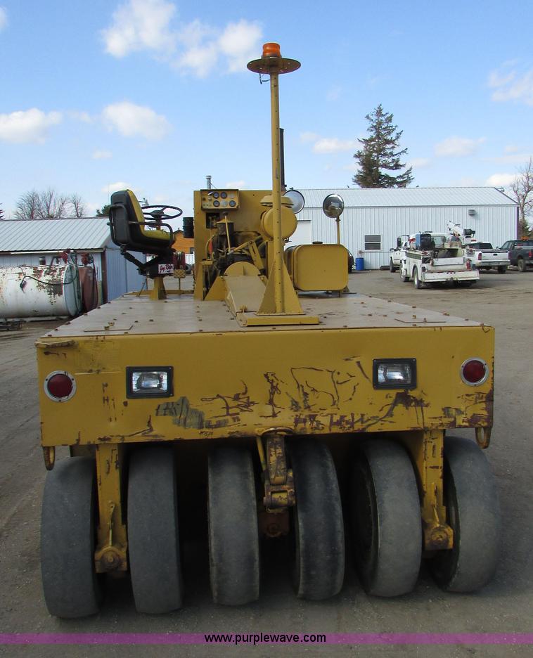 image for item I6570 Ingram 11-2700-R pneumatic roller