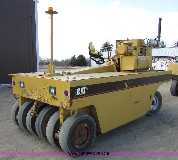 image for item I6570 Ingram 11-2700-R pneumatic roller