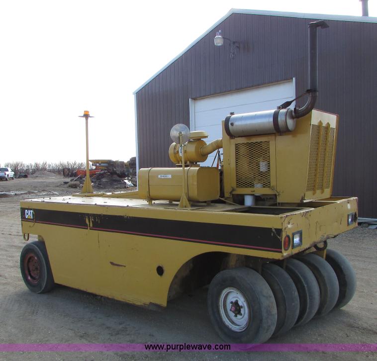 image for item I6570 Ingram 11-2700-R pneumatic roller