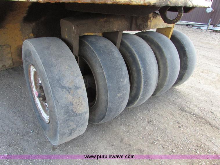 image for item I6570 Ingram 11-2700-R pneumatic roller