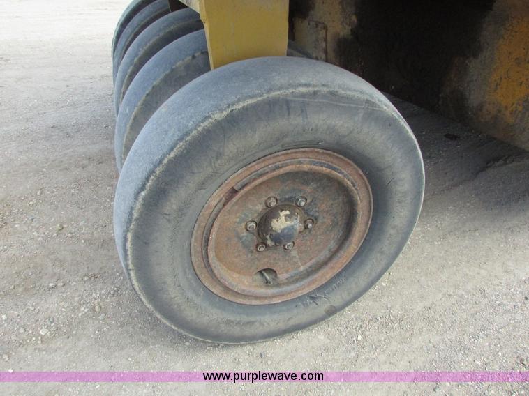 image for item I6570 Ingram 11-2700-R pneumatic roller