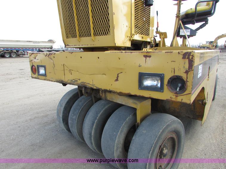 image for item I6570 Ingram 11-2700-R pneumatic roller