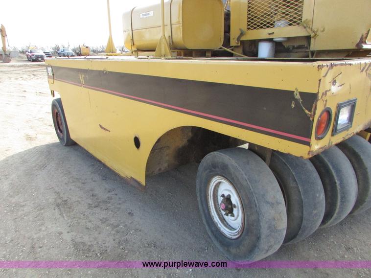 image for item I6570 Ingram 11-2700-R pneumatic roller