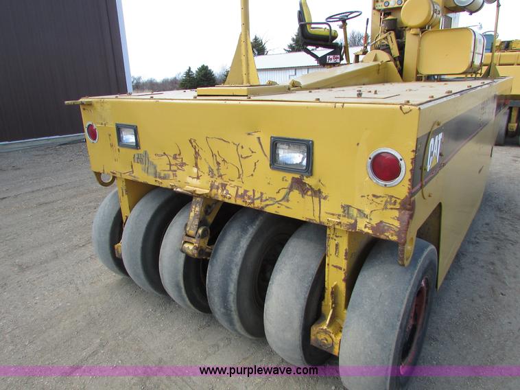 image for item I6570 Ingram 11-2700-R pneumatic roller