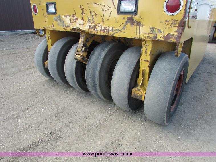 image for item I6570 Ingram 11-2700-R pneumatic roller