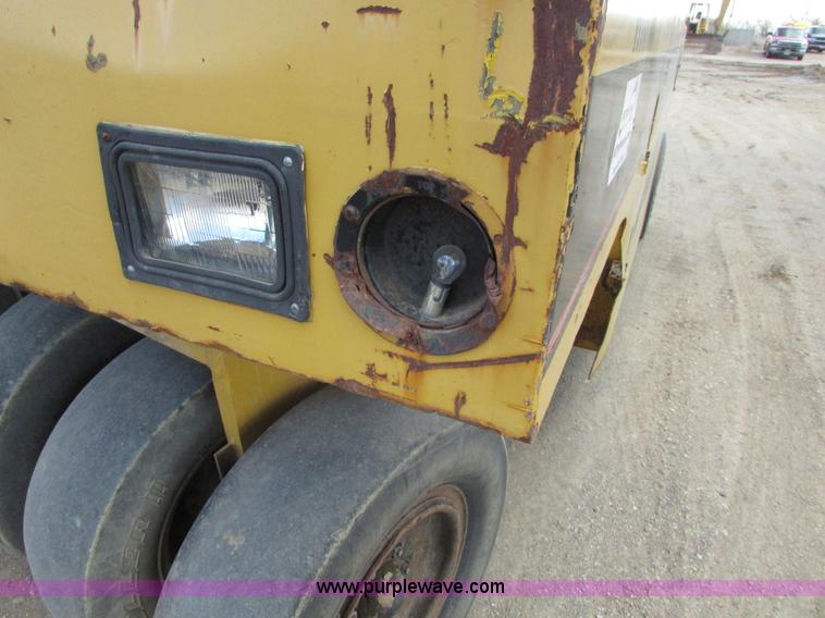 image for item I6570 Ingram 11-2700-R pneumatic roller