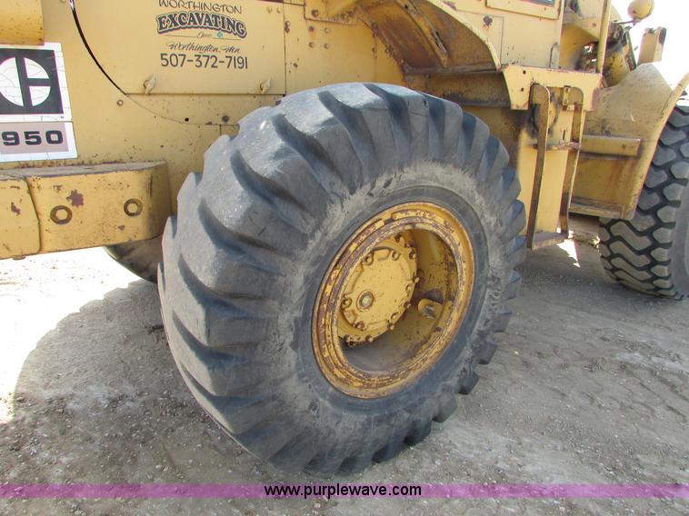 image for item I6572 1969 Caterpillar 950 wheel loader