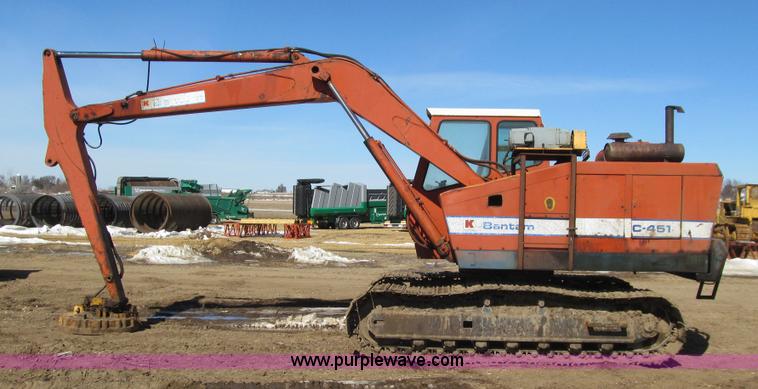 image for item J3256 Bantam C451 excavator with electromagnet