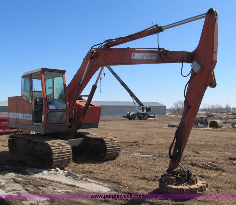 image for item J3256 Bantam C451 excavator with electromagnet