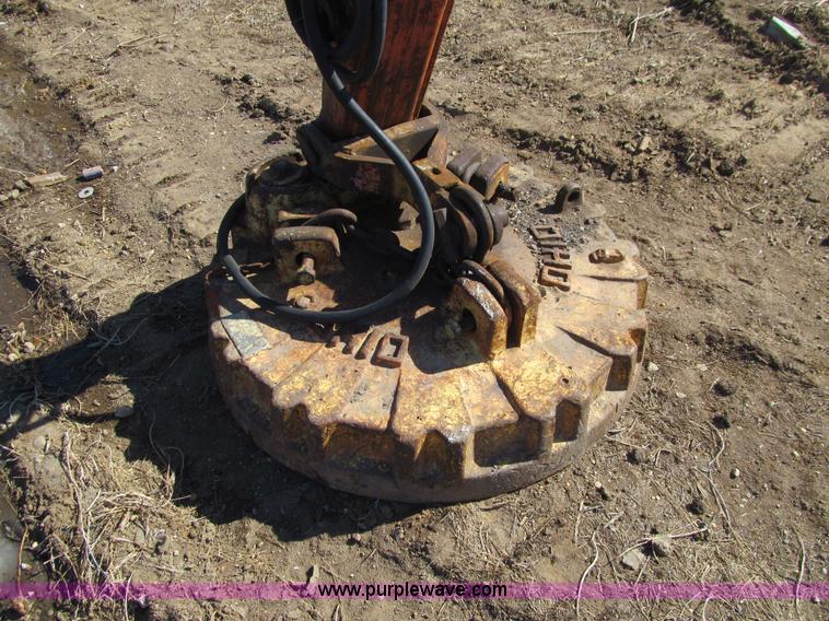 image for item J3256 Bantam C451 excavator with electromagnet