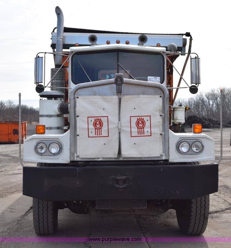 image for item K2376 1986 Kenworth C500 roll off truck