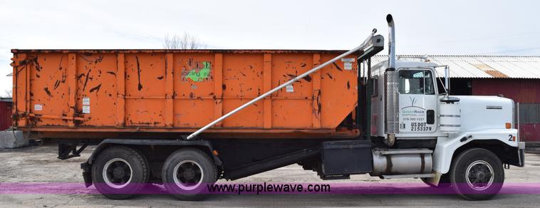 image for item K2376 1986 Kenworth C500 roll off truck